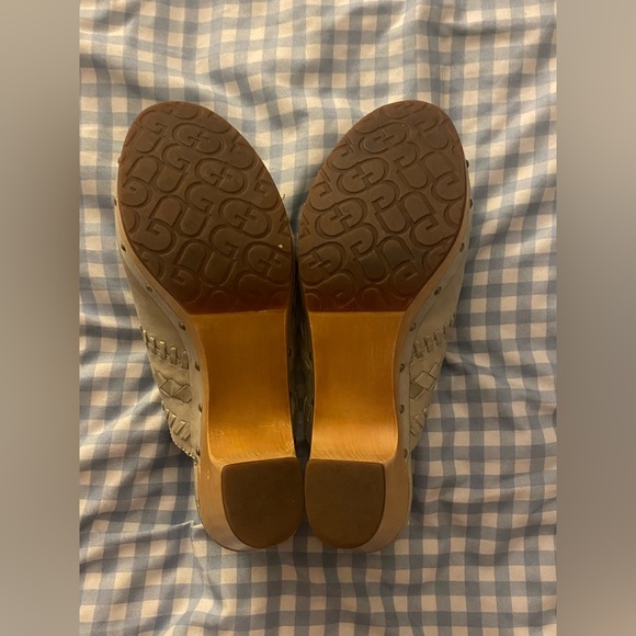 UGG Clogs - Picture 2 of 3